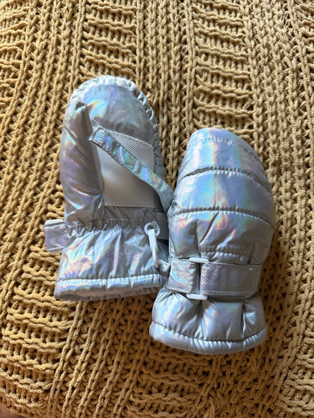 Swiss Tech Kids Iridescent Silver Mittens